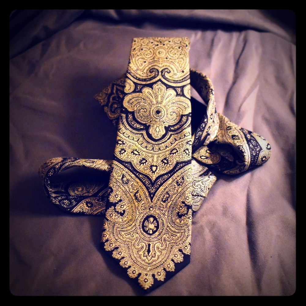 Vintage Damon 100% Italiano silk circa 30s?